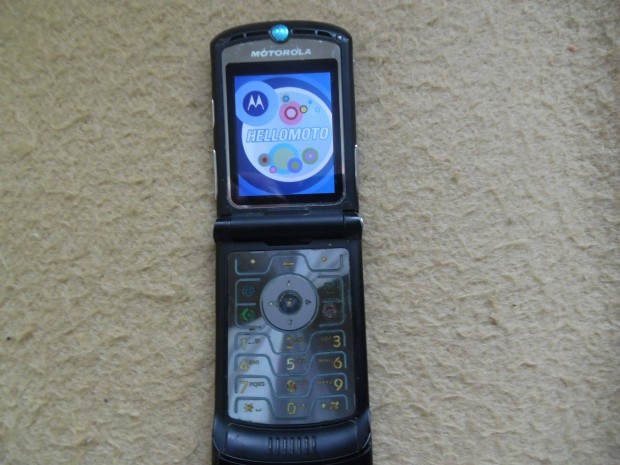 Elad egy Motorola V3 Vodafonos Telefon