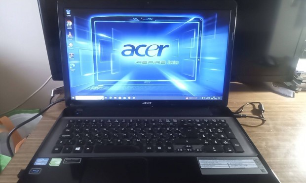 Elad egy Nagy 17.3" Acer Travelmate P273-MG tipus i7 laptop