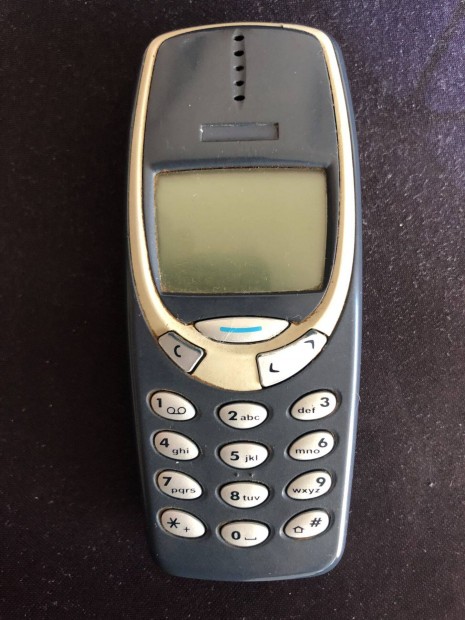 Elad egy Nokia 3310 telefon