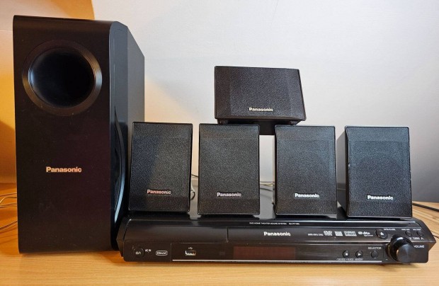 Eladó egy Panasonic SA-PT160 típusú DVD házimozi rendszer 5.1