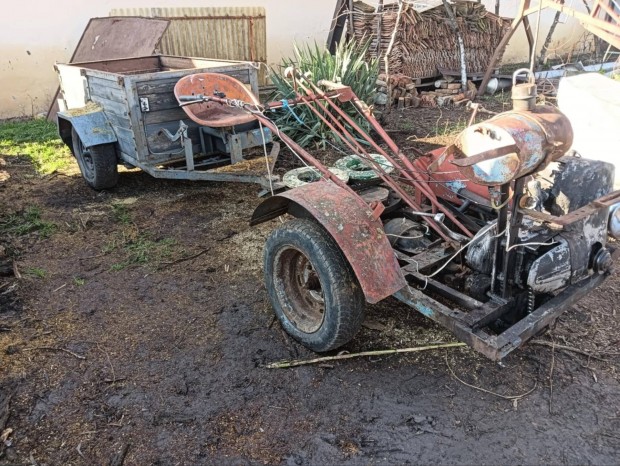 Elad egy Pannnia motoros rotakapcis traktor.