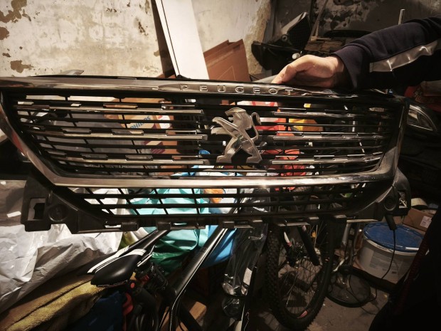 Elad egy Peugeot 3008 II Dsz htrcs