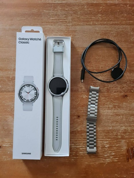 Elad egy Samsung Galaxy Watch6 Classic okosra