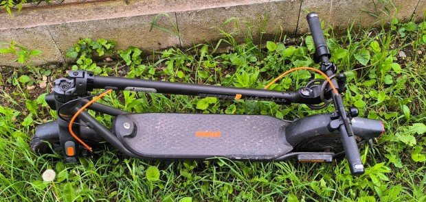 Eladó egy Segway F2 Pro elektromos roller. 250km Bp