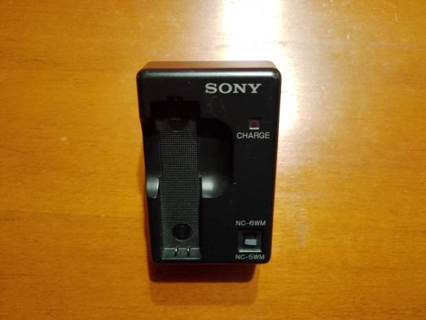 Elad egy Sony Ni-cd gumstick akksi tlt walkman 