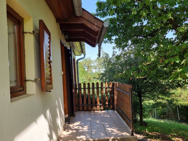 Elad� egy '80-as �vekben �p�lt, t�gla szerkezet� gazdas�gi �p�let