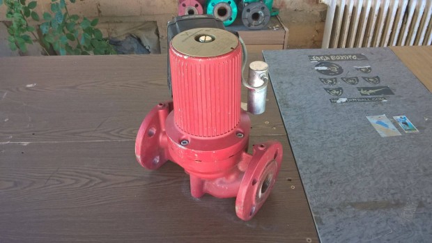 Eladó egy alig használt Grundfos UPS 50-120F 2300 V-os fűtési keringte