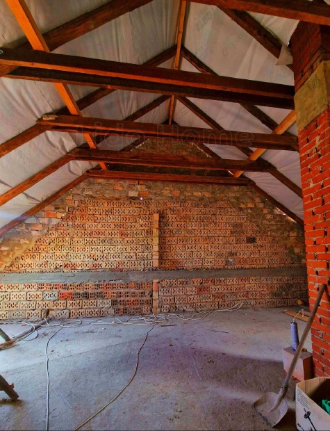 Elad� egy befejez�sre v�r� lak�s Balatonlell�n!