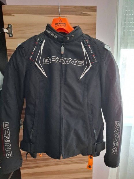 Eladó egy bering motoros kabát