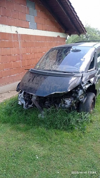 Eladó egy bontásra váró Renault Espace