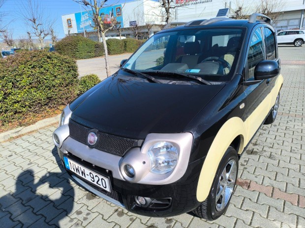 Eladó egy cuki Fiat Panda Climbing Cross 4x4