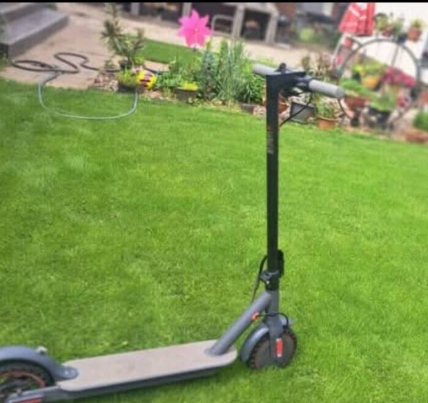 Eladó egy elektromos roller sajnos nem tudom használni.
