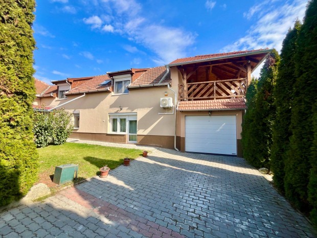 Elad� egy fel�j�tott, duplakomfortos h�z Miskolc-Szirm�n!