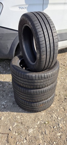 Elad� egy garnit�ra 205/55 R16 Goodyear ny�ri gumik