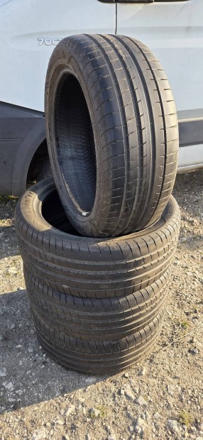 Elad� egy garnit�ra 225/45 R17 Goodyear ny�ri gumik