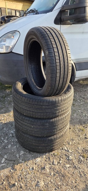 Elad� egy garnit�ra 235/50 R19 Pirelli ny�ri gumik.
