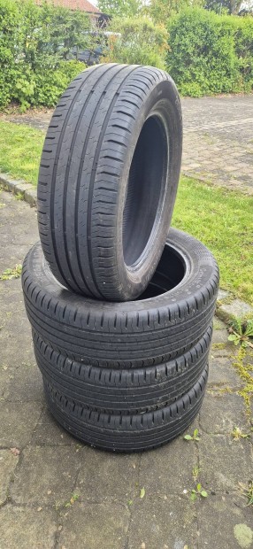 Eladó egy garnitúra Continental 215/55 R17 nyárigumik.