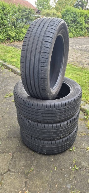 Eladó egy garnitúra Continental 215/55 R17 nyárigumik.