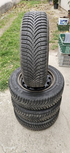 Elad egy garnitra Hankook tligumi