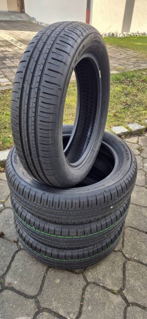Eladó egy garnitúra szinte új Falken 175/65 R17 nyárigumik
