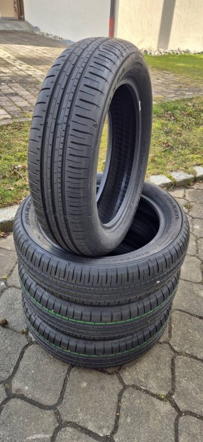 Eladó egy garnitúra szinte új Falken 175/65 R17 nyárigumik