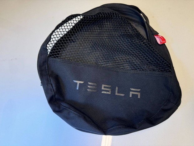 Elad� egy gy�ri Tesla UMC 1 t�lt� t�ska UMC t�lt�t�ska 10.000 Ft