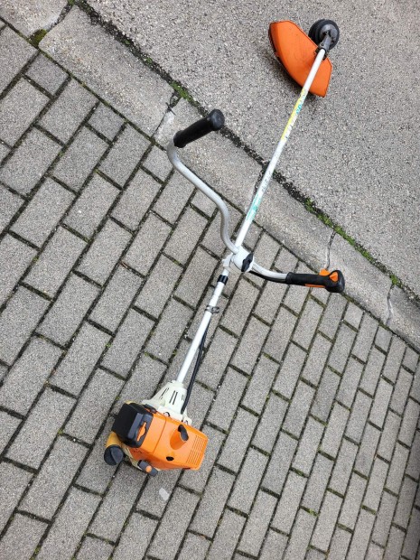 Eladó egy gyári állapotú stihl fs 250 R fűkasza!