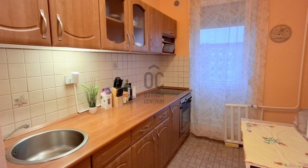 Elad� egy hangulatos, napf�nyes lak�s P�cs egyik legkedveltebb r�sz�n,