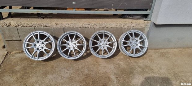 Eladó egy használt 5x112 16" gyári W246 Mercedes alufelni garnitúra