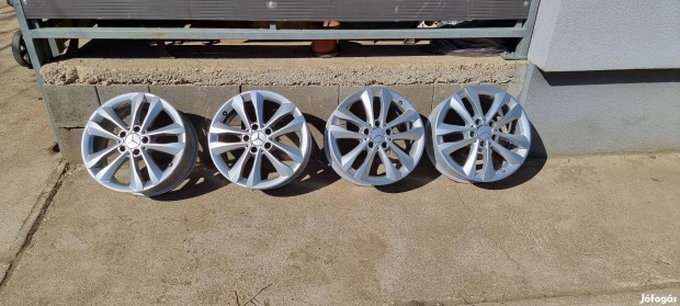 Eladó egy használt 5x112 17" gyári Mercedes alufelni garnitúra