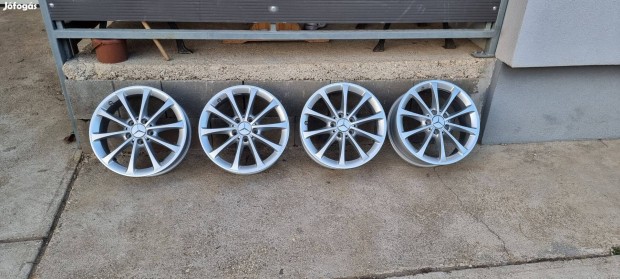Eladó egy használt 5x112 17" gyári Mercedes alufelni garnitúra