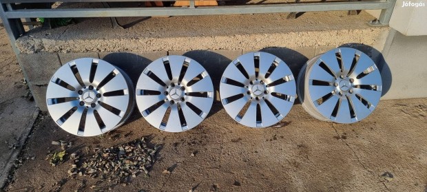 Eladó egy használt 5x112 17" gyári Mercedes alufelni garnitúra