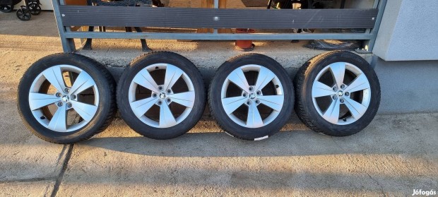 Eladó egy használt 5x112 17" gyári Skoda alufelni garnitúra