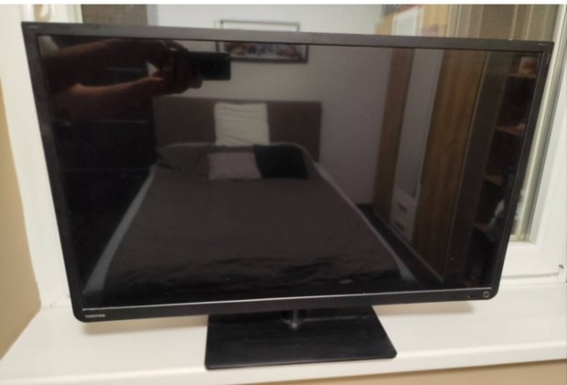 Elad� egy haszn�lt, j� �llapot�, 32"-os Toshiba LED TV!