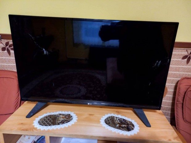 Elad egy hibs Lg 82cm LCD tv. Betrt a kijelzje