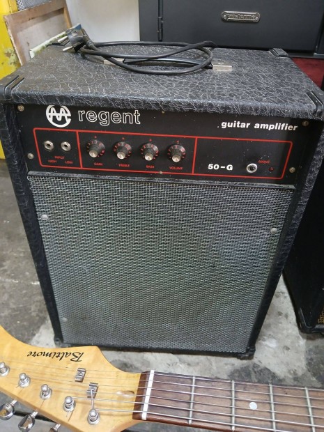 Eladó egy jó állapotú 50w-os Regent gitárkombó erősitő