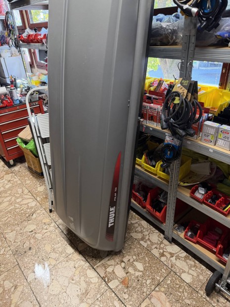 Elad egy j llapot nagymret Thulle tetbox!