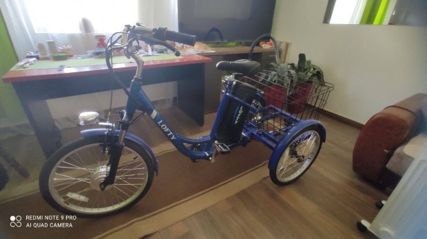 Eladó egy kék vadonatúj Lofty 3 kerekű elektromos kerékpár!