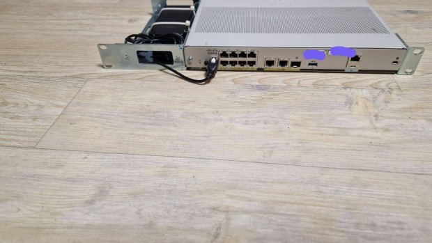 Elad egy keveset hasznlt Cisco C1111-8P router r alatt