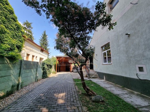 Elad� egy k�l�nleges ingatlan, k�l�nleges helyen Gyula sz�v�ben.