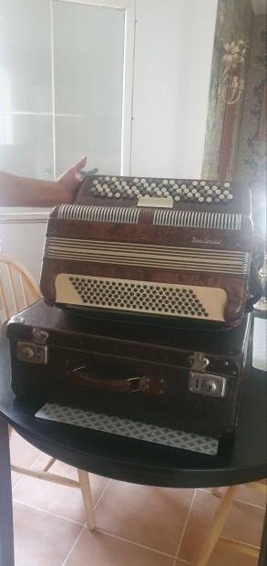 Elado egy meco speciál tangóharmonika