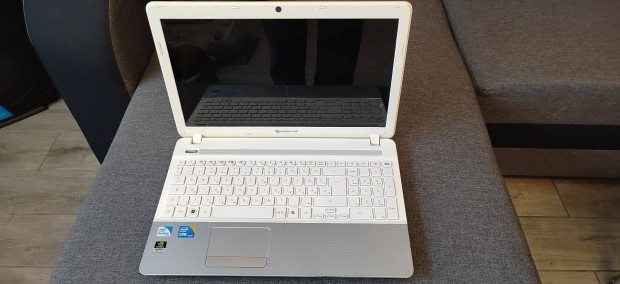 Elad egy meg kmlt szp llapot Packard Bell Notebook!