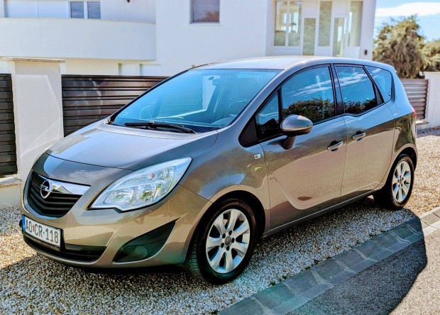 Eladó egy megkímélt olcsón fenntartható, megbízhat Meriva 1.3d 181e km