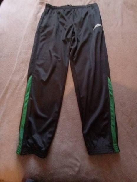 Eladó egy nagyon jó umbro márkáju szabadidő együttes 6000ft
