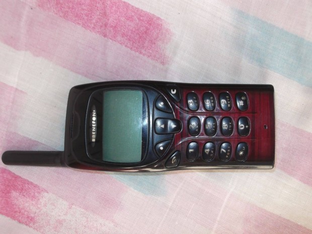 Elad egy nagyon szp retro Benefon Dragon tpus mobiltelefon