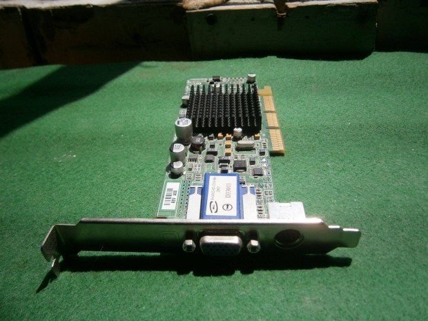 Elad egy retro ATI (E-G012-02-1214 (B) D3301) AGP-s VGA krtya