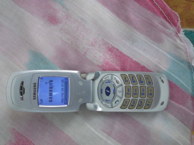 Elad egy retro kicsi Samsung Sgh A-800 fggetlen, magyar men nlkl