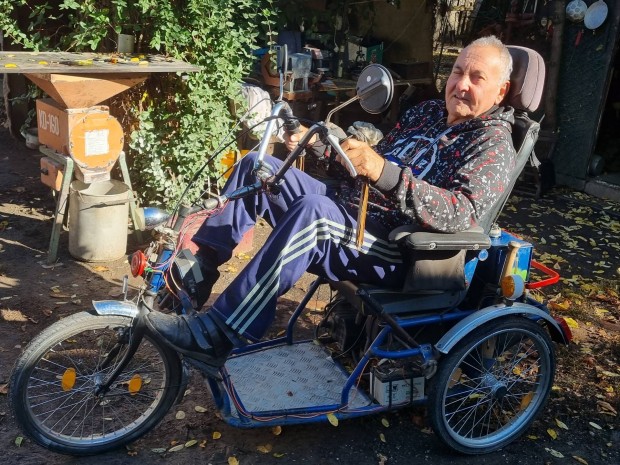 Eladó egy robbanó motoros rehab kocsi