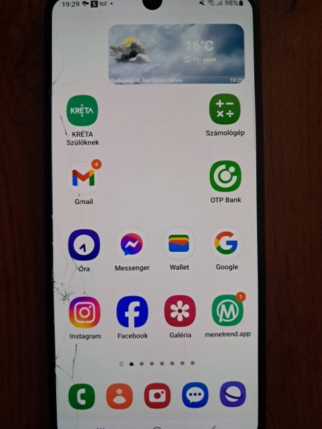 Elad egy srlt Samsung A32 fggetlen mobiltelefon.