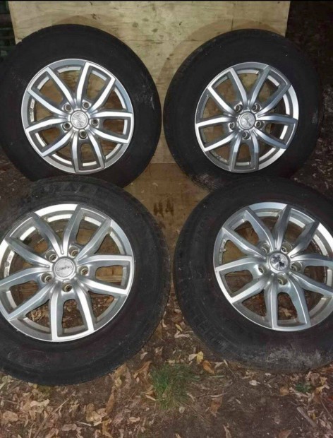 Elad� egy sor k�nny�f�m ker�kt�rcsa Touareg, Porsche Q7, Amarok minden